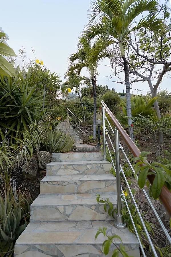 Villa Tintamare, Stunning 4 Bedrooms Villa With Views! Quarter of Orleans 0*,  Sint Maarten/Saint Martin